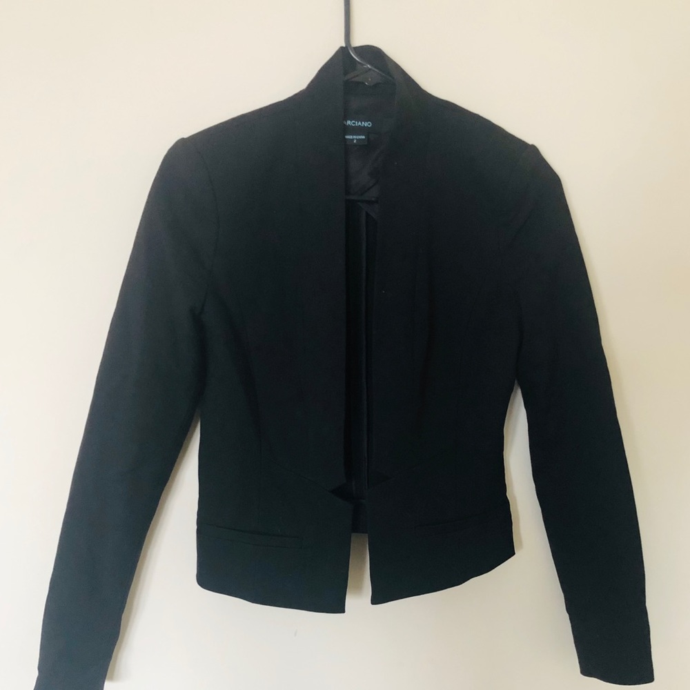 Women’s designer 2 piece suit by Marciano’s - Picture 2 of 4